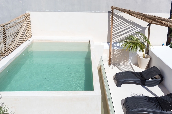 Imagen de la piscina del Hotel Aruma. Foto 19