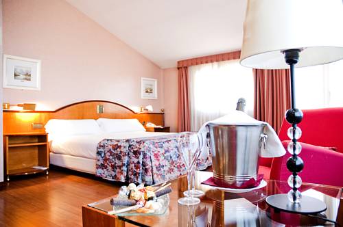 Imagen de la habitación del Hotel Arum&iacute;. Foto 4