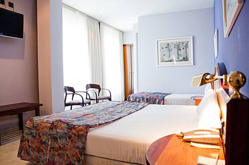 Imagen de la habitación del Hotel Arum&iacute;. Foto 7
