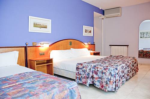 Imagen de la habitación del Hotel Arum&iacute;. Foto 12