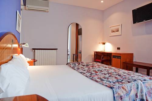 Imagen de la habitación del Hotel Arum&iacute;. Foto 13
