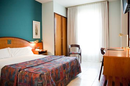 Imagen de la habitación del Hotel Arum&iacute;. Foto 15