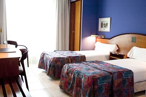 Imagen de la habitación del Hotel Arum&iacute;. Foto 16