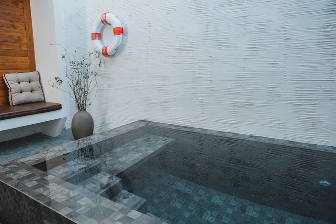 Imagen de la piscina del Hotel Arun Dara Villa. Foto 17