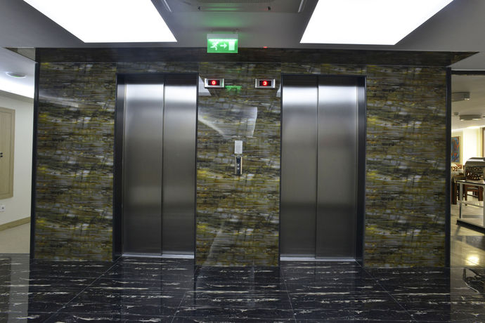 Imagen del bar/restaurante del Hotel Arus. Foto 2