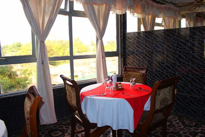 Imagen del bar/restaurante del Hotel Arusha Bimel. Foto 3
