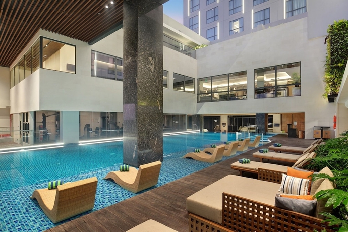 Imagen de la piscina del Hotel Aruss Semarang. Foto 18