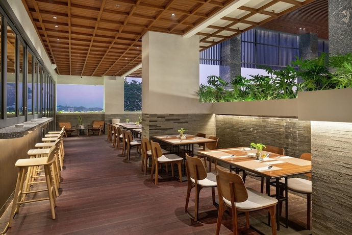 Imagen del bar/restaurante del Hotel Aruss Semarang. Foto 5