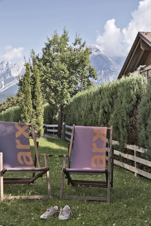 Imagen de los exteriores del Hotel Arx and Restaurant. Foto 18