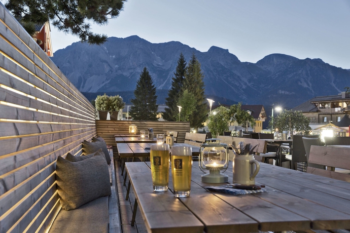 Imagen del bar/restaurante del Hotel Arx and Restaurant. Foto 6