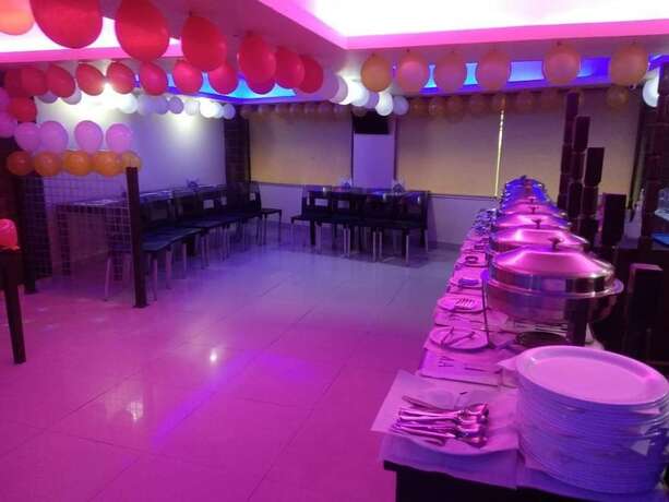 Imagen del bar/restaurante del Hotel Arya Inn. Foto 6