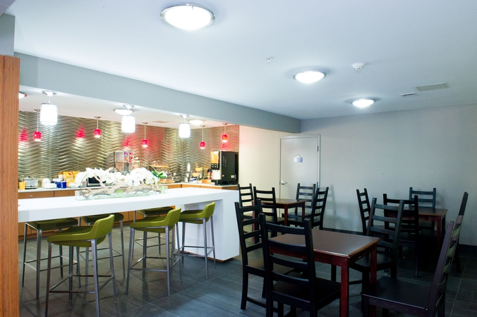 Imagen del bar/restaurante del Hotel Arya Inn and Suites Farmers Branch. Foto 4