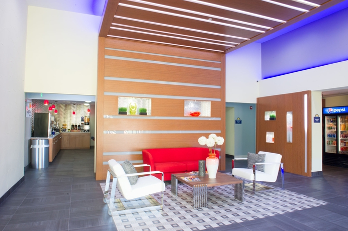Imagen de los interiores del Hotel Arya Inn and Suites Farmers Branch. Foto 15