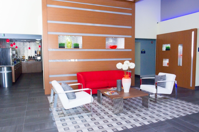 Imagen de los interiores del Hotel Arya Inn and Suites Farmers Branch. Foto 16