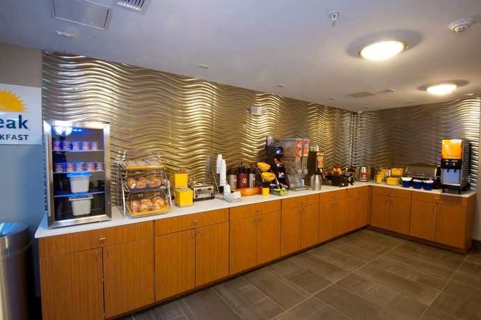 Imagen del bar/restaurante del Hotel Arya Inn and Suites Farmers Branch. Foto 6