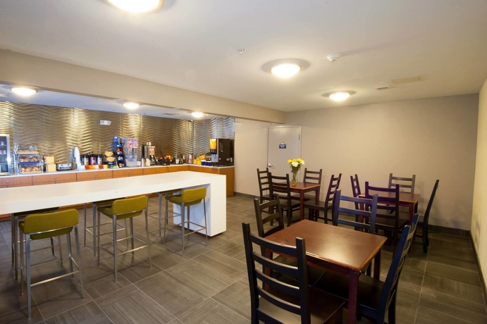 Imagen del bar/restaurante del Hotel Arya Inn and Suites Farmers Branch. Foto 8