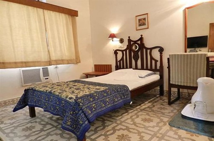 Imagen de la habitación del Hotel Arya Niwas. Foto 16