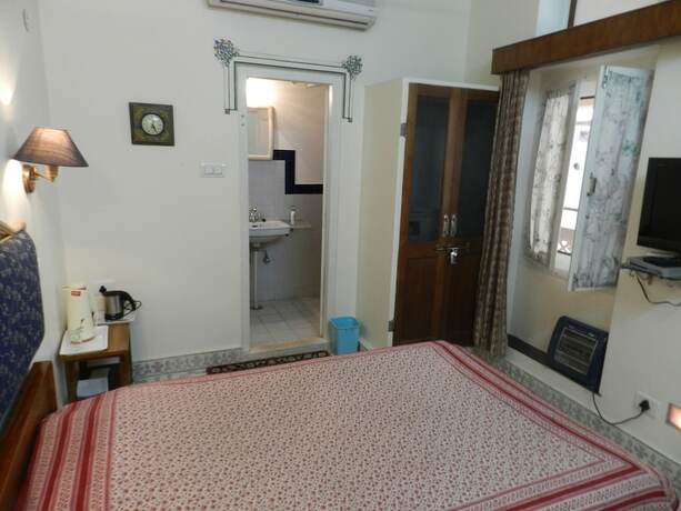 Imagen de la habitación del Hotel Arya Niwas. Foto 19