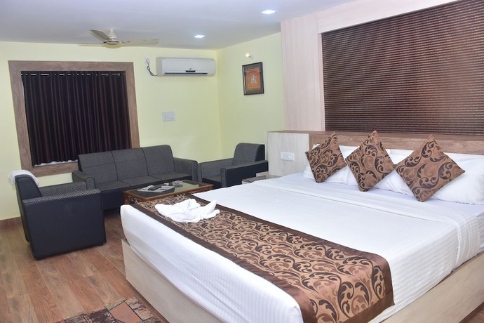 Imagen de la habitación del Hotel Arya Palace. Foto 4