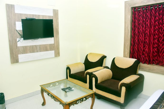 Imagen de la habitación del Hotel Arya Palace. Foto 6