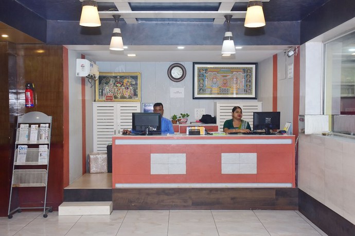 Imagen de los interiores del Hotel Arya Palace. Foto 17