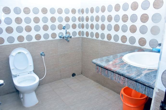Imagen de la habitación del Hotel Arya Palace. Foto 9