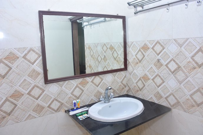 Imagen de la habitación del Hotel Arya Palace. Foto 10