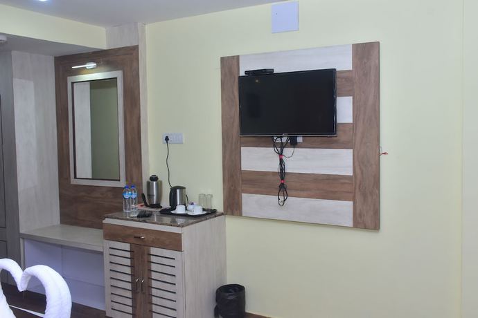 Imagen de la habitación del Hotel Arya Palace. Foto 13