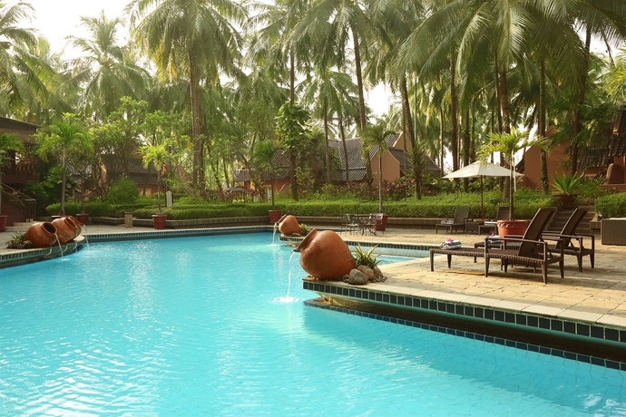 Imagen de la piscina del Hotel Aryaduta Lippo Village. Foto 11