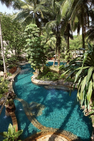 Imagen de la piscina del Hotel Aryaduta Lippo Village. Foto 13