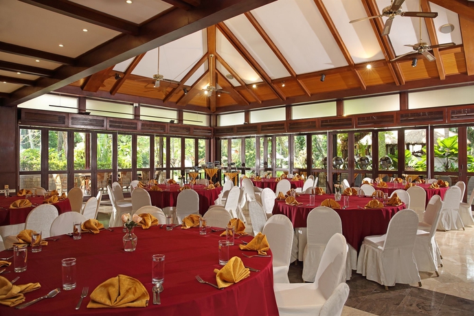 Imagen de los interiores del Hotel Aryaduta Lippo Village. Foto 10