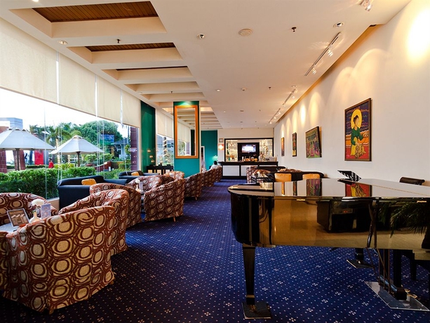 Imagen del bar/restaurante del Hotel Aryaduta Makassar. Foto 3
