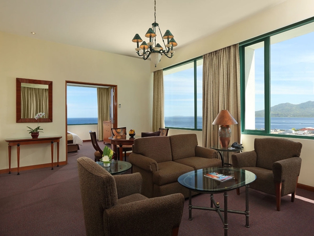 Imagen de los interiores del Hotel Aryaduta Manado. Foto 3