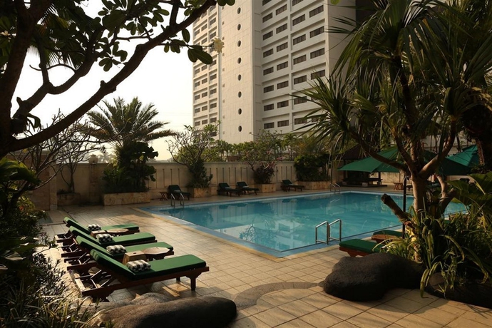 Imagen de la piscina del Hotel Aryaduta Menteng. Foto 17