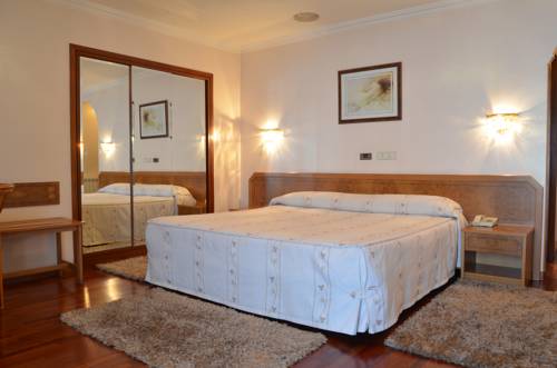 Imagen de la habitación del Hotel As Camelias. Foto 6