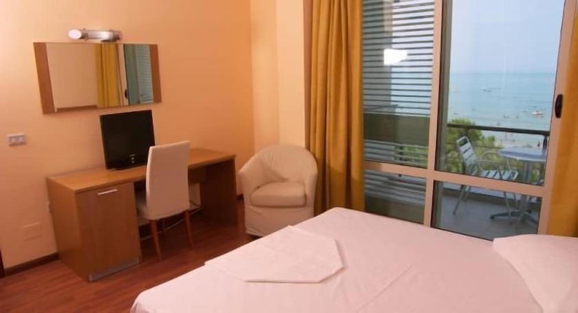 Imagen de la habitación del Hotel As, Golem. Foto 10