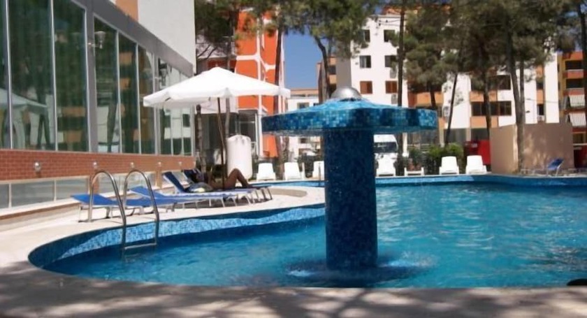 Imagen de la piscina del Hotel As, Golem. Foto 19
