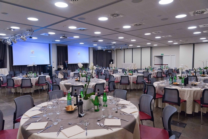 Imagen de los interiores del Hotel As Limbiate Fiera. Foto 14