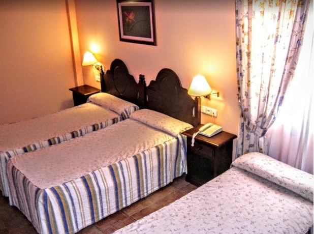 Imagen de la habitación del Hotel Asador Albenzaire. Foto 13