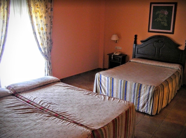 Imagen de la habitación del Hotel Asador Albenzaire. Foto 16