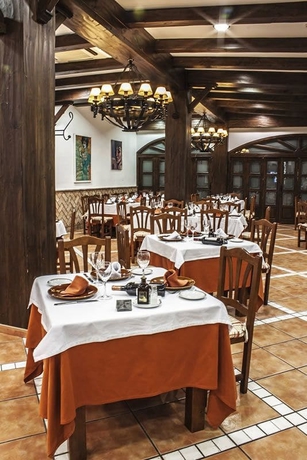 Imagen del bar/restaurante del Hotel Asador Albenzaire. Foto 4