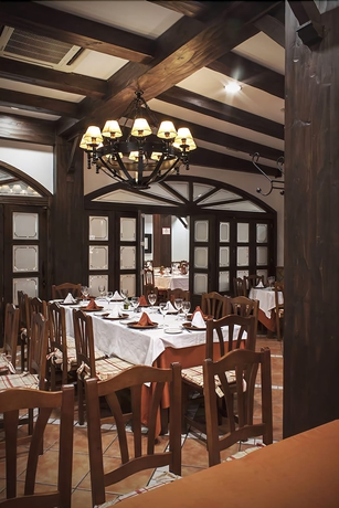 Imagen del bar/restaurante del Hotel Asador Albenzaire. Foto 5