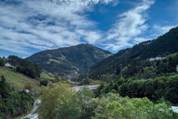 Imagen de los exteriores del Hotel Asador Arriarte. Foto 10