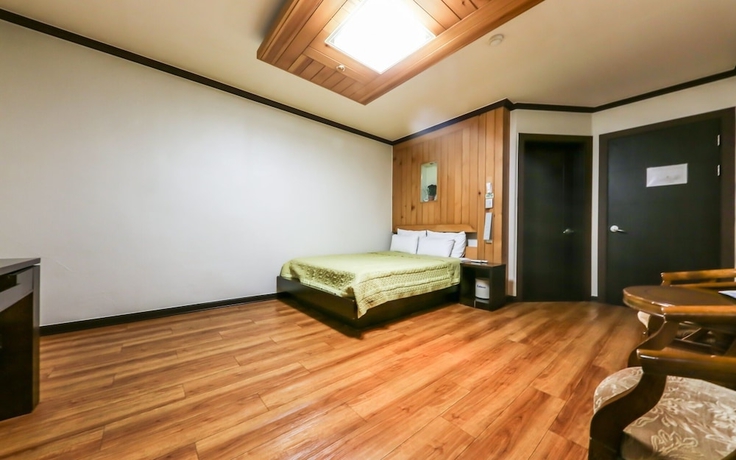 Imagen de la habitación del Hotel Asan Crystal. Foto 5