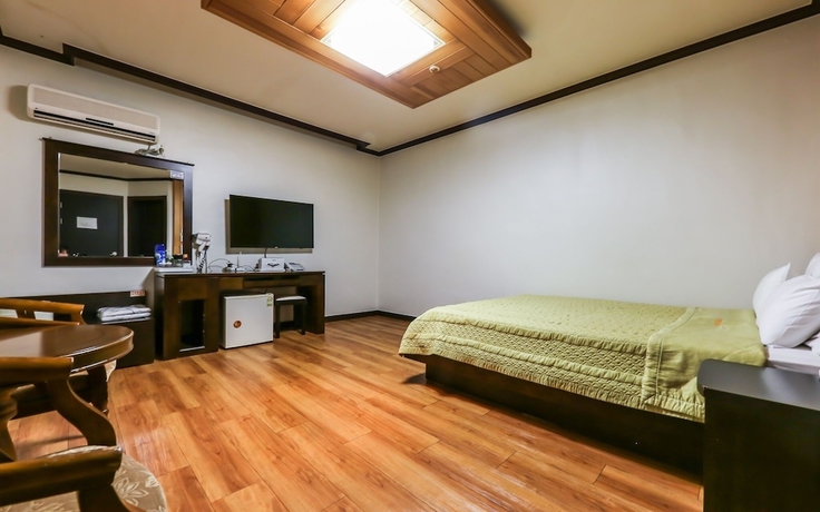 Imagen de la habitación del Hotel Asan Crystal. Foto 10