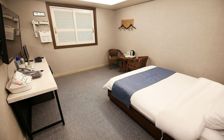 Imagen de la habitación del Hotel Asan. Foto 21