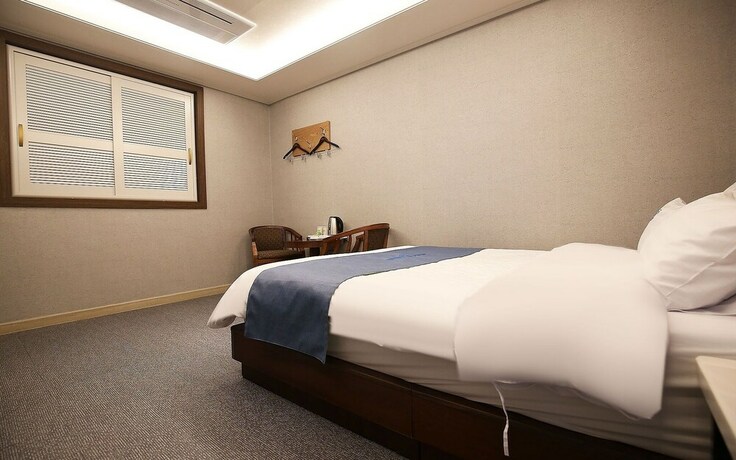 Imagen de la habitación del Hotel Asan. Foto 24