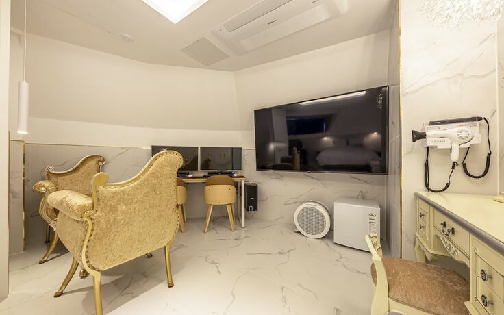 Imagen de la habitación del Hotel Asan Marie. Foto 17