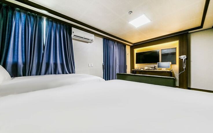 Imagen general del Hotel Asan Marina. Foto 3