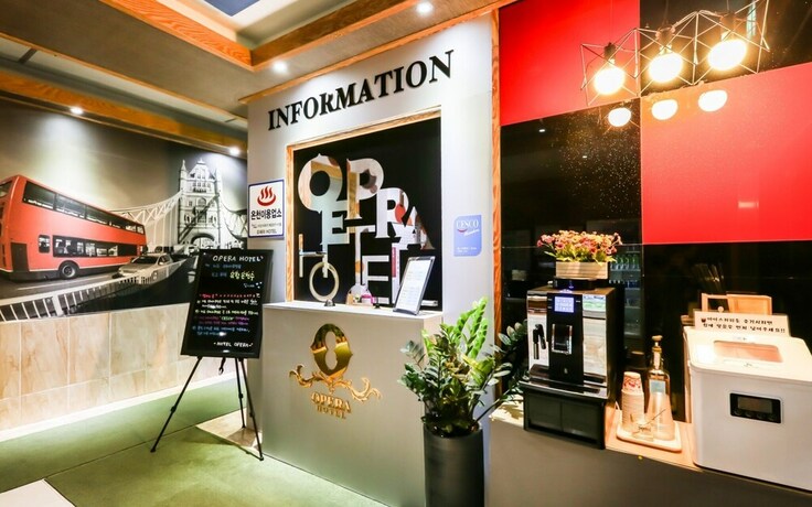 Imagen de los interiores del Hotel Asan Opera. Foto 32